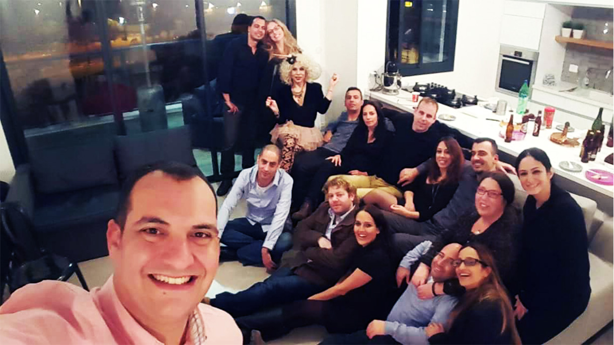 בסלון עם ג'וזי דיווין - 073-7585000