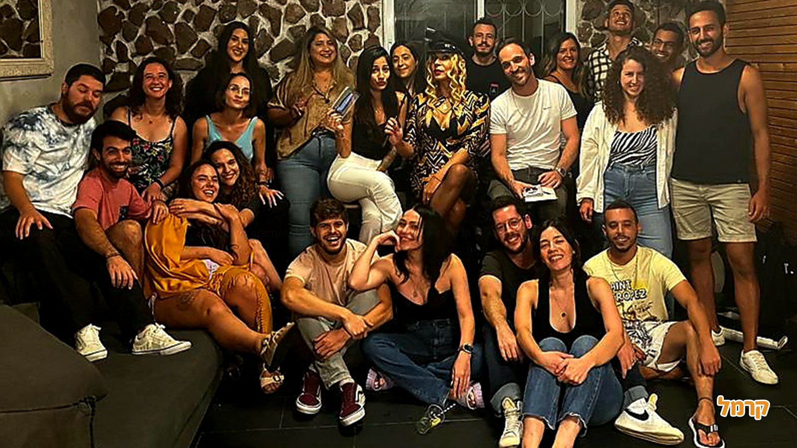 בסלון עם ג'וזי דיווין - 073-7585000