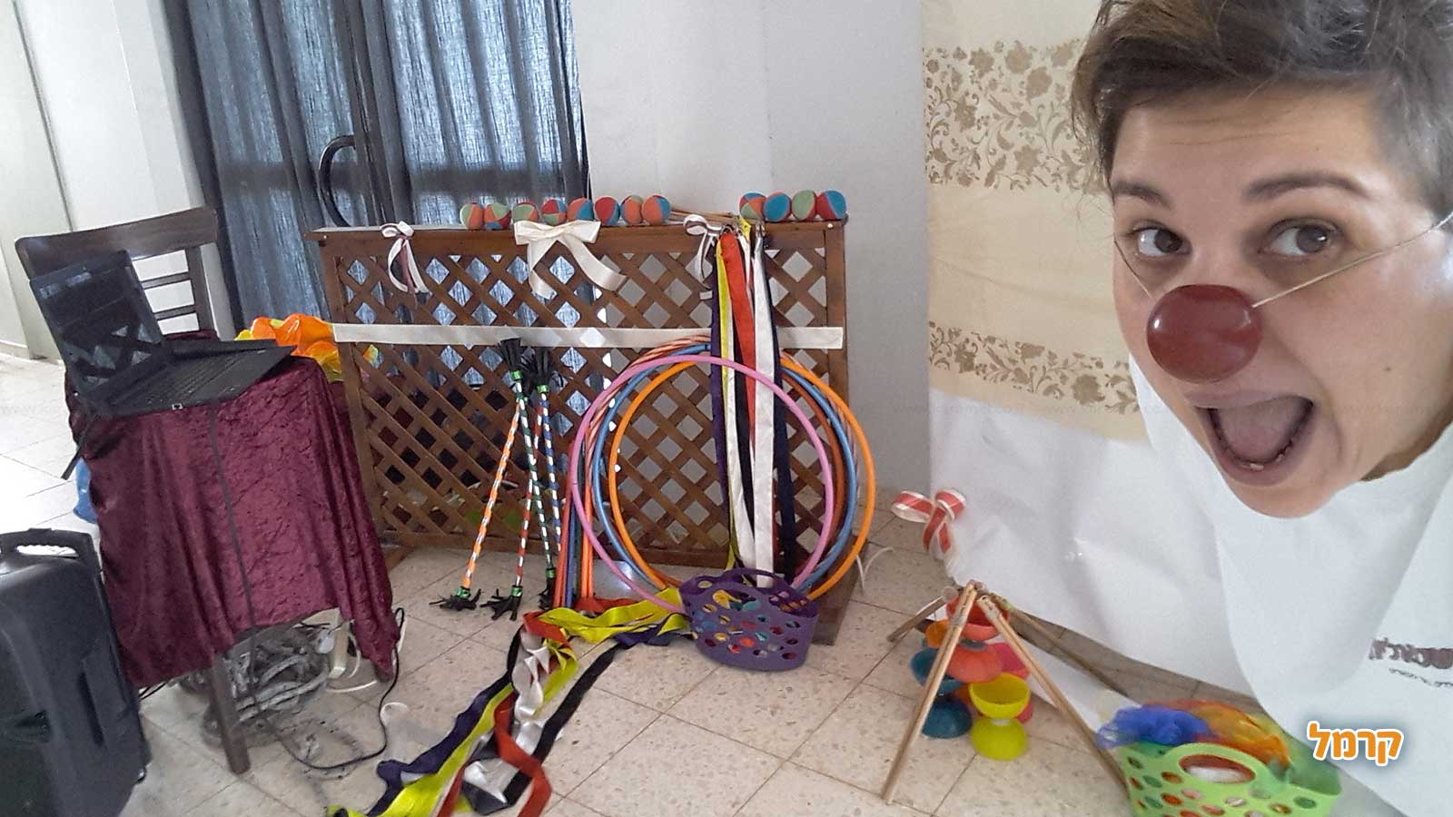 חגיגת ג'אגלינג ולהטוטים מדליקה - 073-7025728