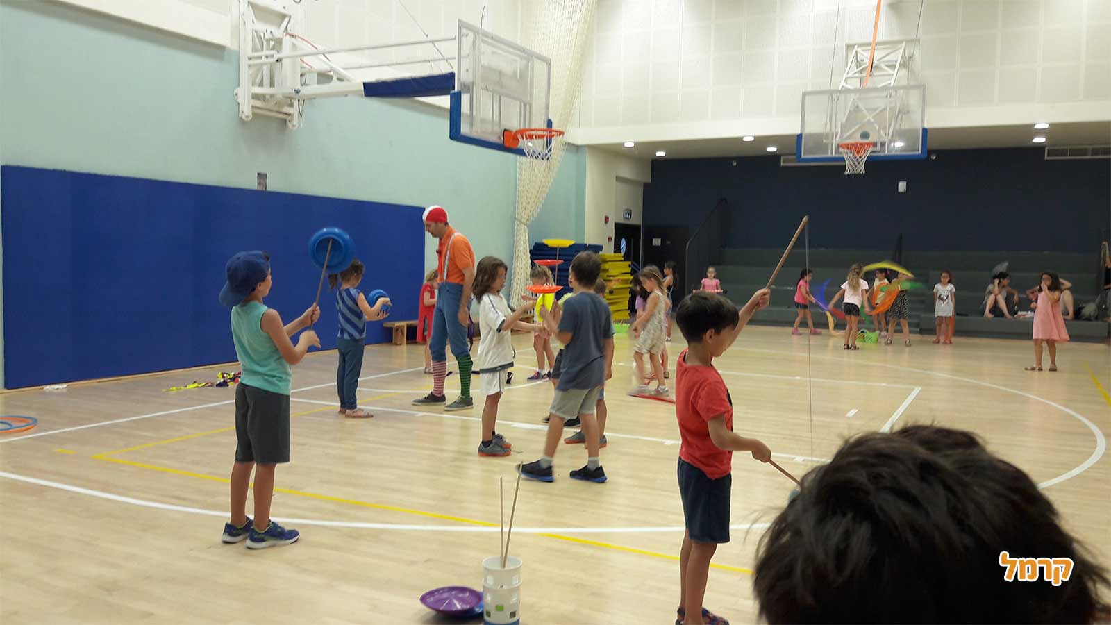 חגיגת ג'אגלינג ולהטוטים מדליקה - 073-7025728