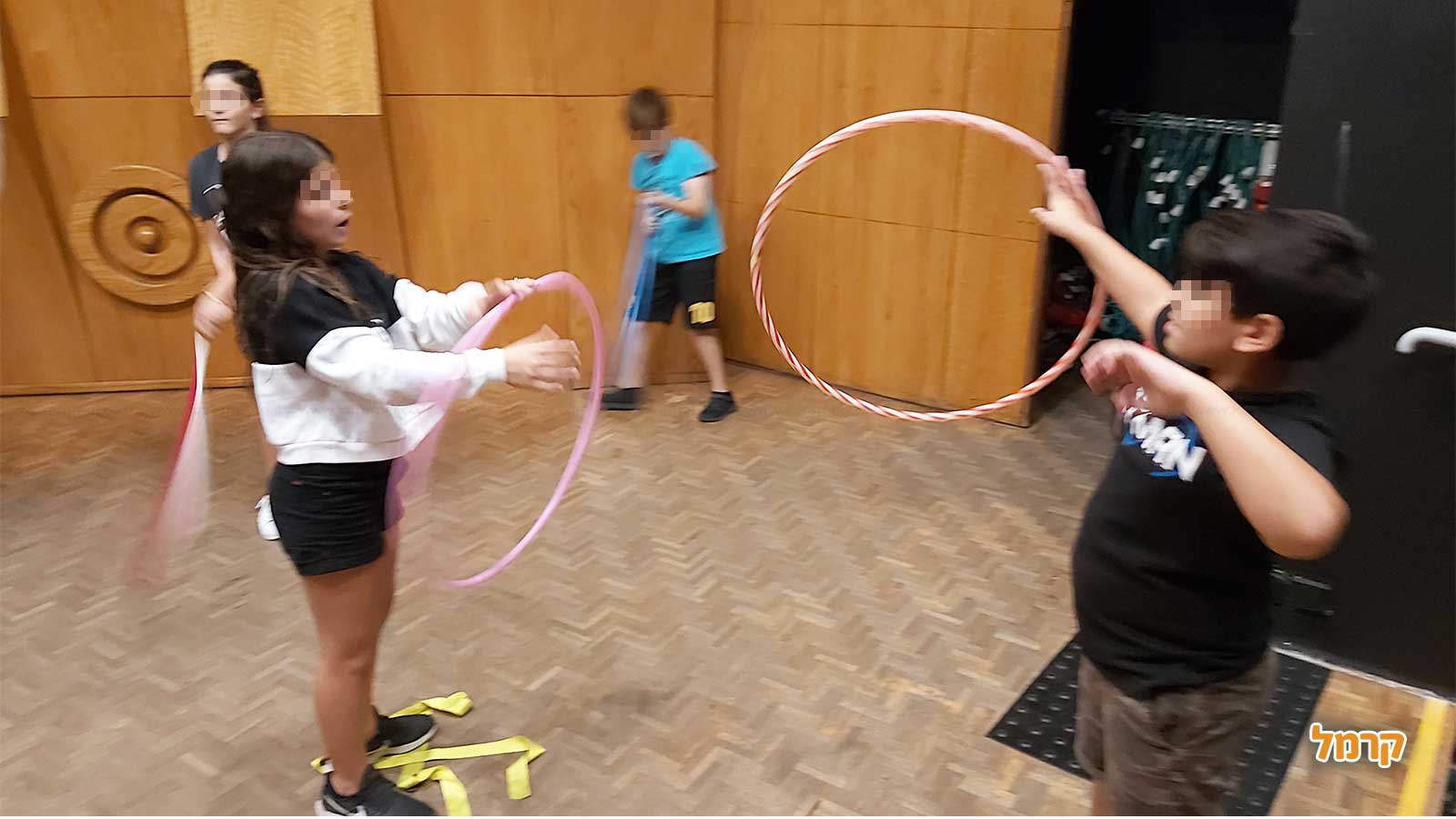 חגיגת ג'אגלינג ולהטוטים מדליקה - 073-7025728