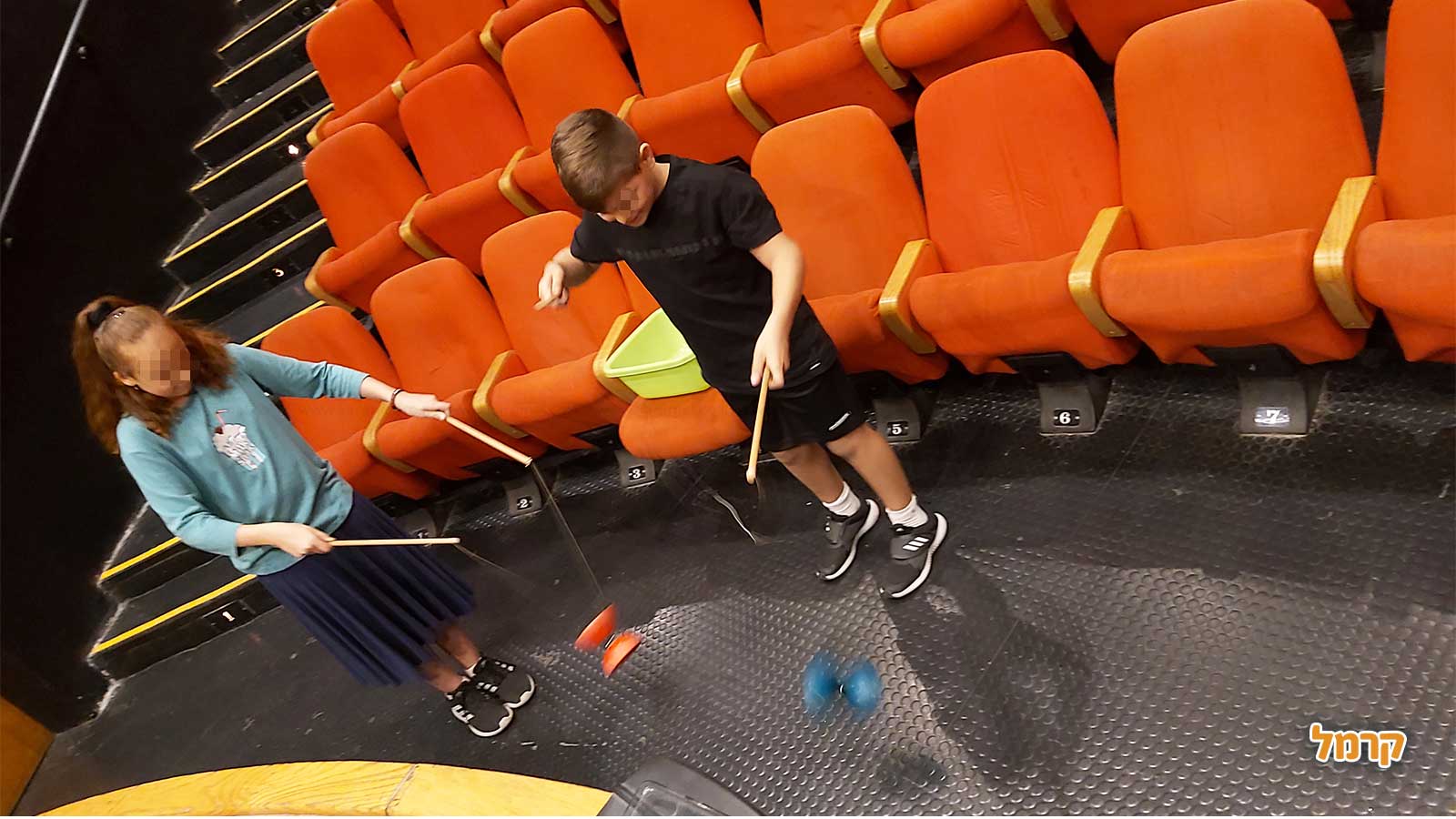 חגיגת ג'אגלינג ולהטוטים מדליקה - 073-7025728