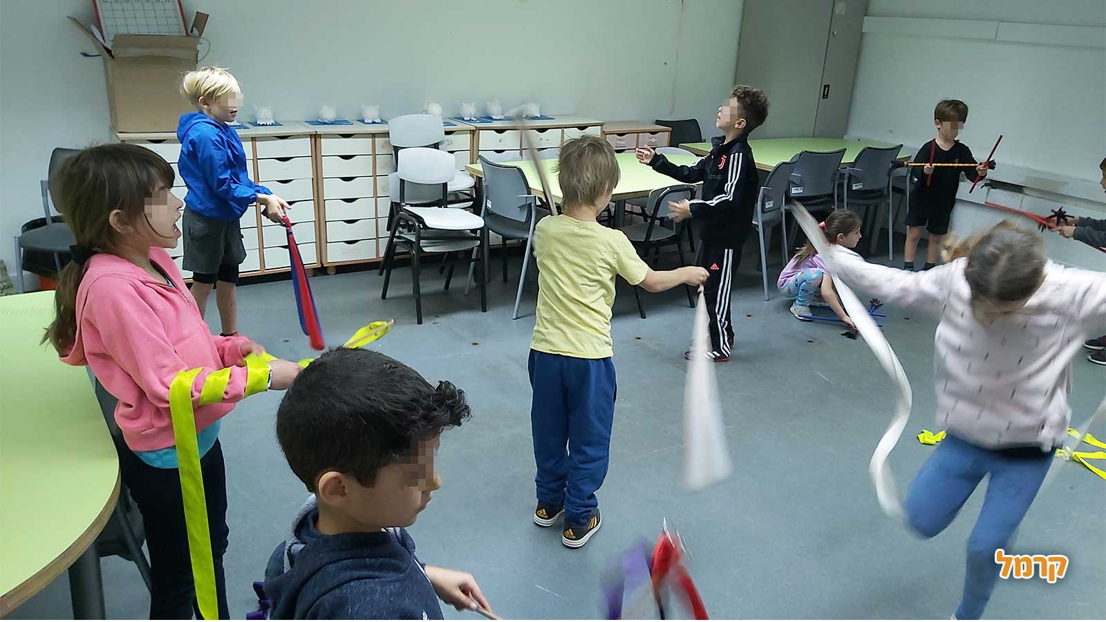 חגיגת ג'אגלינג ולהטוטים מדליקה - 073-7025728