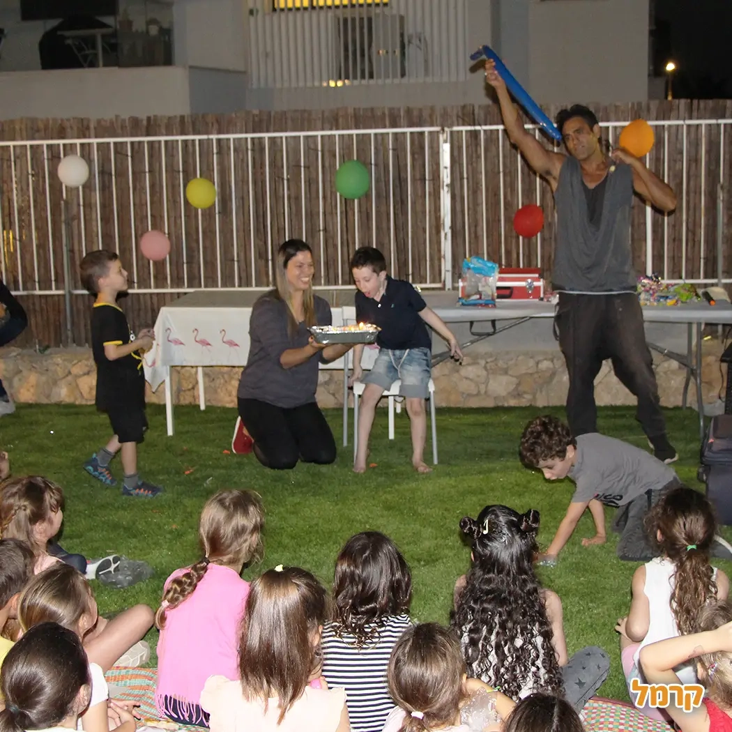 יובלדת - סטנדאפ וקיוסק הממתקים - 073-7576368