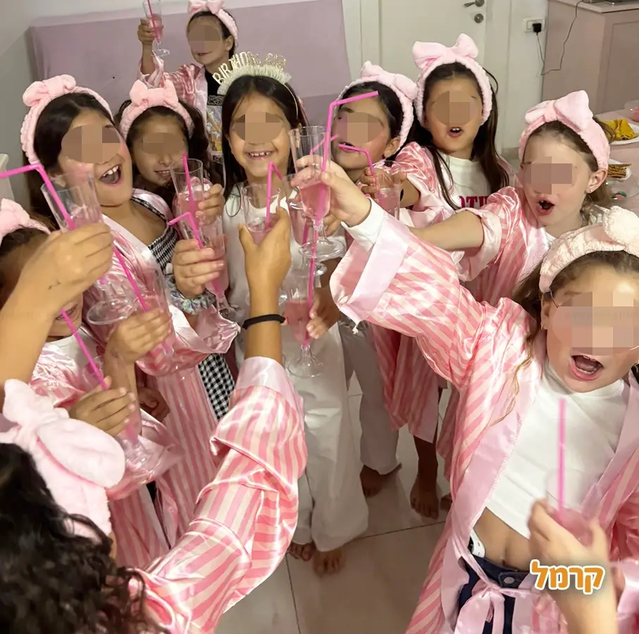 בנות חוגגות בסטייל אחר - 073-7581912