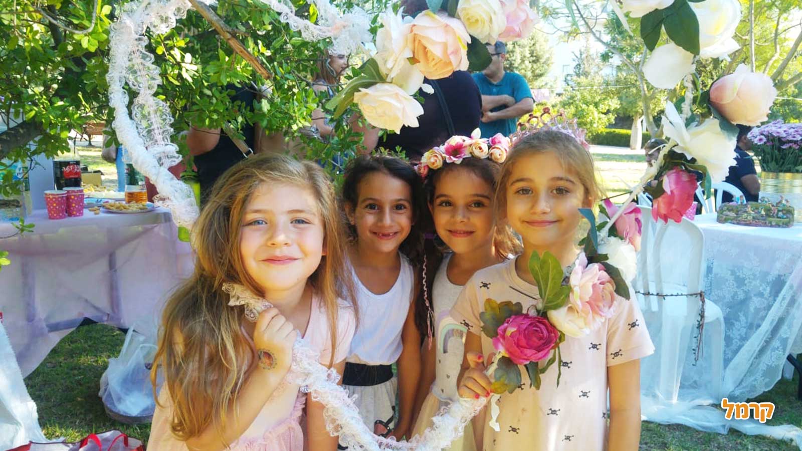 פשוט אוהבת - שזירת פרחים - 073-7585021
