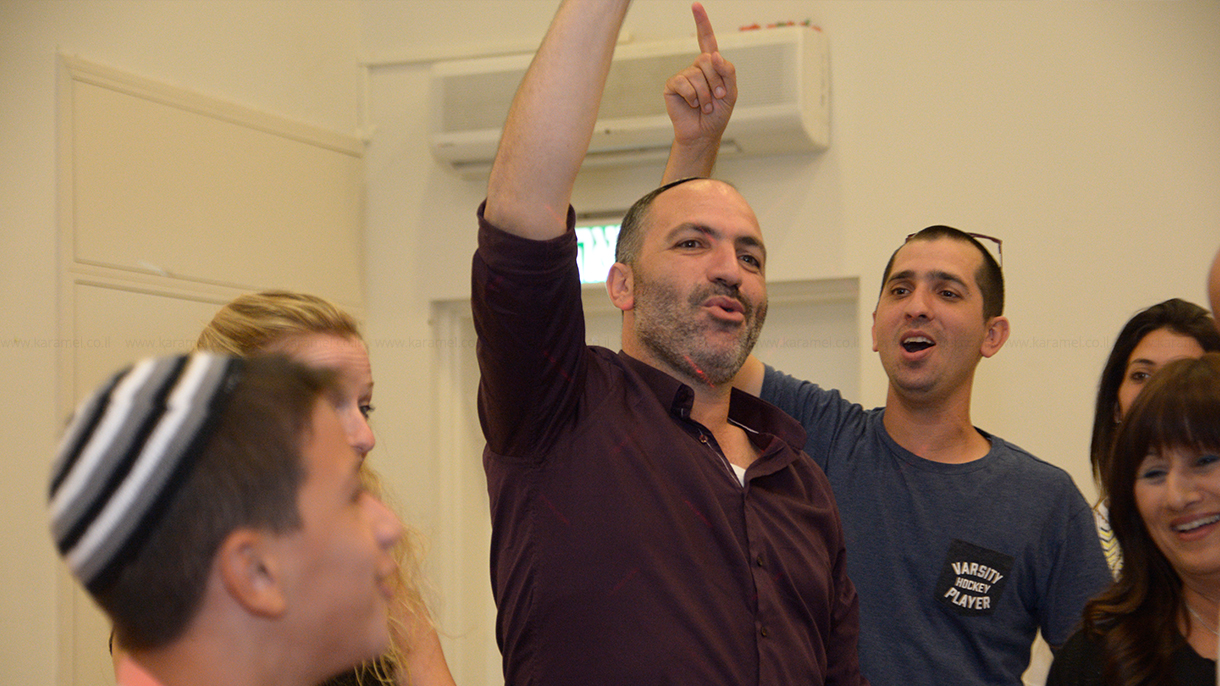 להיקרע מצחוק עם עדי רוזן - 073-7585032