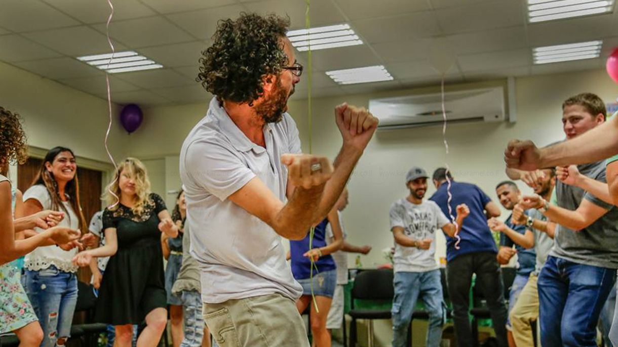 להיקרע מצחוק עם עדי רוזן - 073-7585032