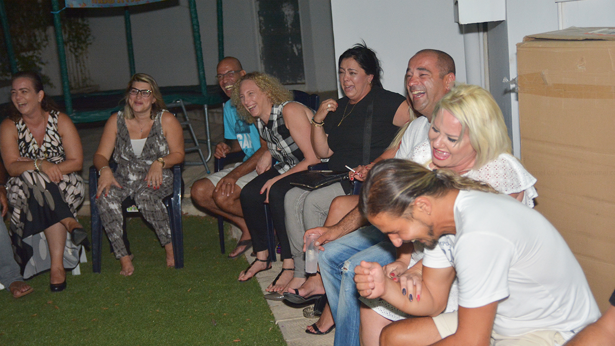 להיקרע מצחוק עם עדי רוזן - 073-7585032